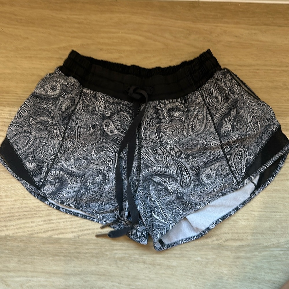 lululemon size 6 shorts